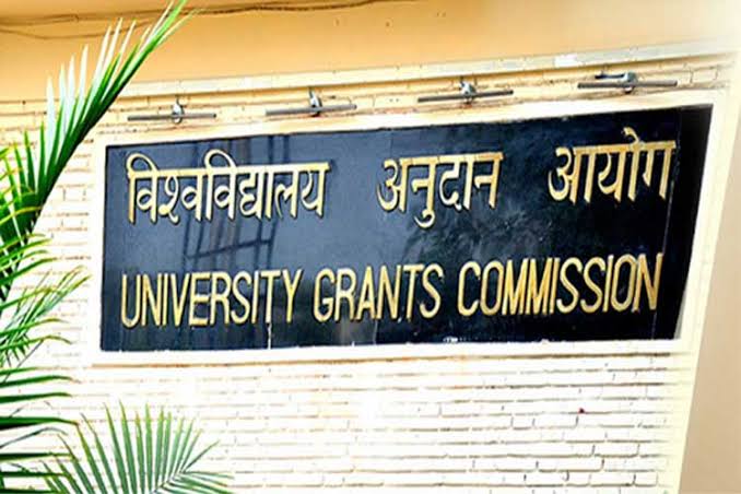 कॉलेजमध्ये शिक्षणासोबत मिळणार नोकरी आणि पैसे; UGC issues draft guidelines for AEDP